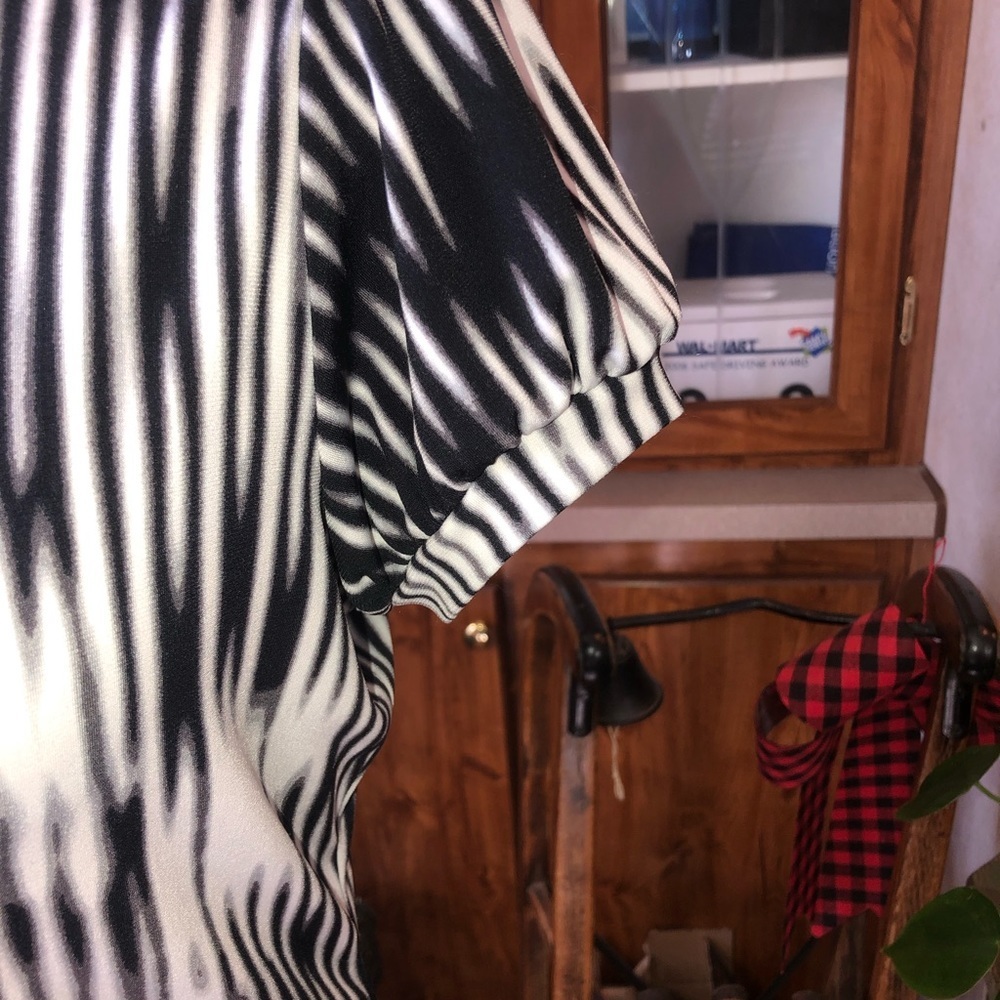 Worthington petite stretch size PM black & white small puff sleep looks new - Picture 3 of 5